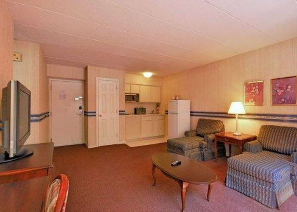 Econo Lodge Inn & Suites Groton Room photo